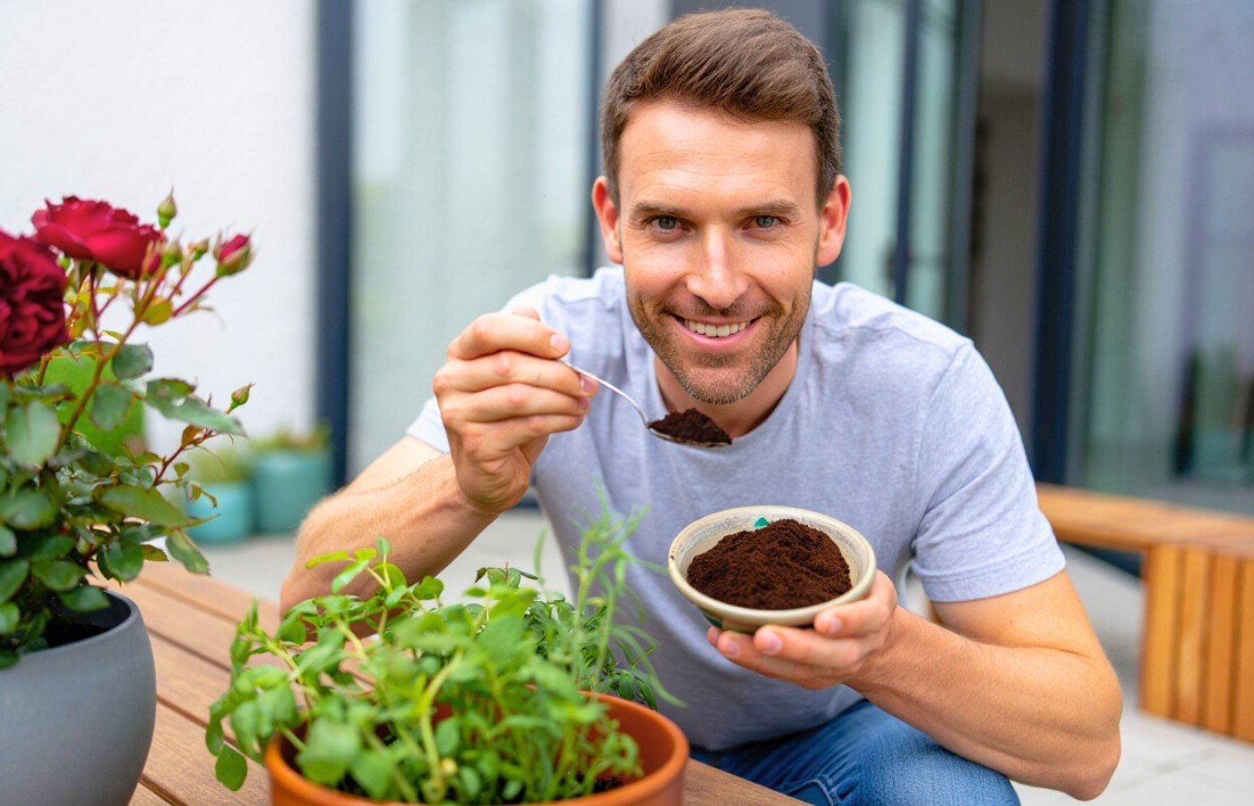 Ne jetez plus votre marc de café ! Ces plantes en raffolent et poussent mieux que jamais grâce à lui