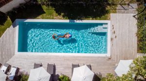 Acheter une maison avec piscine : bonne ou mauvaise idée avec les restrictions d'eau ?