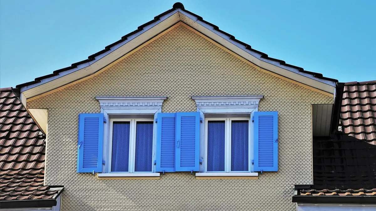 Combles avec isolation visible prête à être inspectée